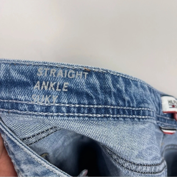 Tommy Hilfiger Distressed Mid Rise Straight Ankle Suky Jeans Size 28 - Picture 8 of 9